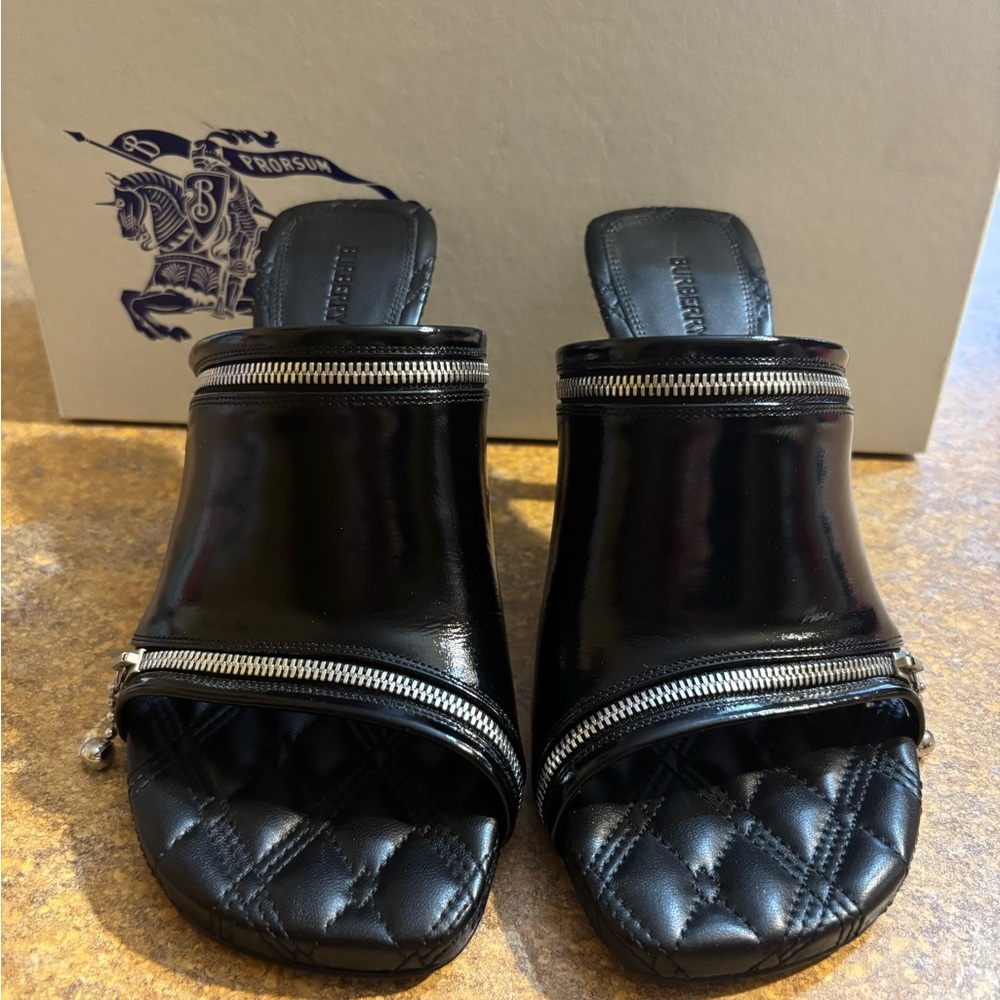 Burberry Black Patent Leather Mules Sleek Design - Picture 5 of 7
